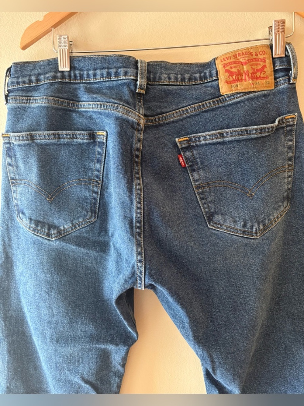 Levi's 505, Straight leg Blue Jeans Men’s Size 34x32 fit a little smaller. - Picture 3 of 15